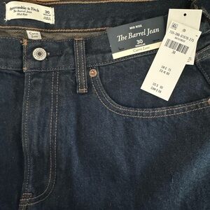 Abercrombie & Fitch Women’s Jeans NWT size 30 regular curve love mid rise